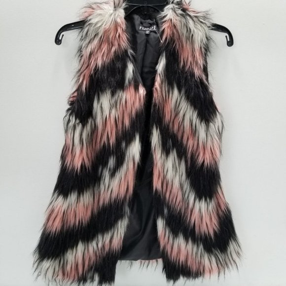 Rue21 Jackets & Blazers - Rue 21 Faux Fur vest